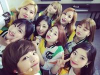 Sao Hàn 8/7: Tiffany bị nghi  dìm  đàn chị, Twice đẹp đều trong ảnh nhóm