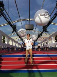 Slim V đưa người yêu đi xem chung kết Euro tại Pháp