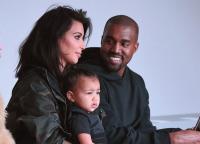Kim Kardashian bị chồng giục sinh con thứ ba