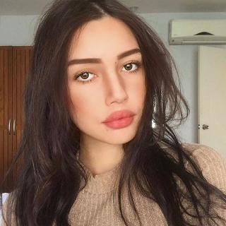 Thái Lan cũng có cô gái tài năng, môi dày sexy như Lily Maymac