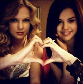 Giữa tâm bão chỉ trích, Taylor Swift vẫn điềm nhiên mừng sinh nhật bạn thân