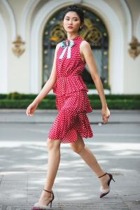 NTK Công Trí giới thiệu 10 bộ váy nữ tính xuống phố