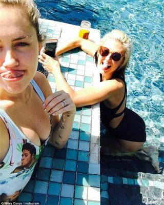 Miley Cyrus bí mật kết hôn với Liam Hemsworth?