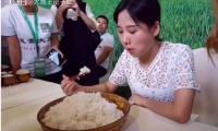 Cô gái Trung Quốc ăn một lúc hết 4 kg cơm trắng