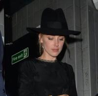 Amber Heard bị tung ảnh tiệc tùng thâu đêm với đại gia mới sau khi chia tay Johnny Depp
