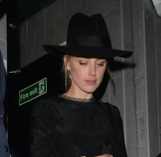 Amber Heard bị tung ảnh tiệc tùng thâu đêm với đại gia mới sau khi chia tay Johnny Depp