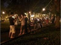 Giới trẻ Sài Gòn đổ xô vào công viên bắt Pokemon trong đêm