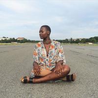 Cô gái Haiti một chân vẫn trở thành blogger nổi tiếng về thời trang