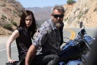 Mel Gibson tái xuất trong vai người cha bạo lực