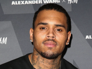Chris Brown bị bắt giữ tại nhà vì cầm súng dọa giết Cựu Hoa hậu California