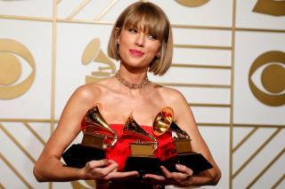 Taylor Swift không  thèm  nhận lời hợp tác vì vốn đã thành công hơn hẳn Katy Perry?