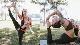 Bà mẹ vừa cho con bú vừa tập yoga