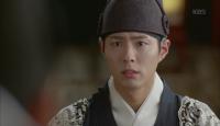 “Moonlight”: Bị ép lấy vợ, “Thế tử” Park Bo Gum vẫn không chịu để mất Kim Yoo Jung