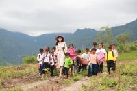 Angela Phương Trinh làm cô giáo dịu dàng vùng cao