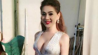 Lâm Chi Khanh mặc hở:  Dáng đẹp nên phải khoe 