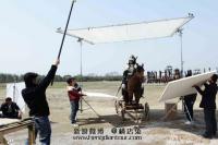 Phì cười với cảnh cưỡi ngựa  rỏm  trên trường quay Trung Quốc