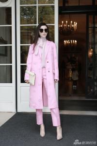 Phạm Băng Băng  hồng toàn tập , Trương Hinh Dư lại mặc quái tại tuần lễ thời trang Paris