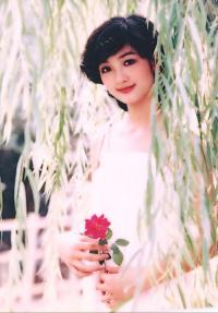Thời trang sao Việt xưa: Kinh ngạc vì người đẹp này gần như không thay đổi suốt 20 năm qua