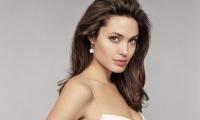 Angelina Jolie ly hôn với Brad Pitt để ngoại tình với đại gia dầu mỏ ?