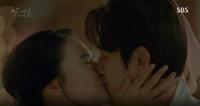 Moon Lovers: “Mười” Baekhyun chính thức có nụ hôn màn ảnh đầu tiên!