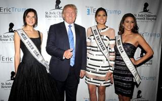 4 cựu người đẹp Miss Teen Mỹ tố Trump xông vào phòng thay đồ nữ