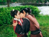 Những nụ hôn ngọt ngào của IU và các hoàng tử  Moon Lovers 