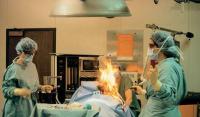 Bệnh nhân bỏng nặng vì trung tiện trên bàn mổ