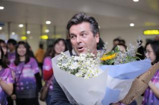 Thomas Anders của Modern Talking được tặng cúc họa mi