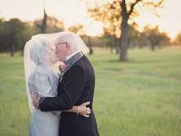 Vợ chồng già kết hôn 70 năm mới chụp ảnh cưới