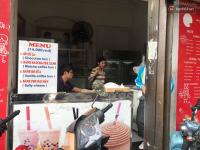 Khách đưa 500k mua 2 chiếc bánh mỳ nhưng chỉ trả lại 45k, nhân viên tiệm bánh trên phố cổ Hà Nội bị sa thải