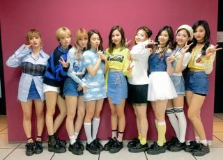 Twice cùng nam ca sĩ kỳ cựu Kpop thống trị BXH độ nổi tiếng ở Kpop 2016