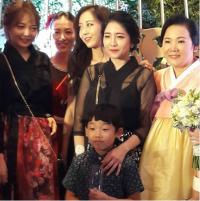 Ảnh hiếm về em gái Hari Won và họ hàng trong lễ cưới