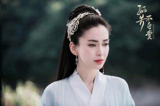  Cô phương bất tự thưởng  lên sóng, Angelababy bị chê tơi tả vì  mắt lờ đờ 