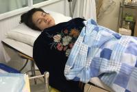 Nhật Kim Anh co giật và ngất xỉu trên chuyến bay từ Mỹ về