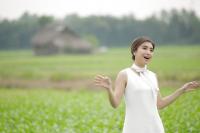 Tiêu Châu Như Quỳnh khóc nghẹn khi quay MV ngày Tết