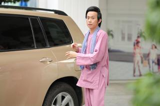 Vừa ra viện, Hoài Linh đã rạng rỡ đi họp báo