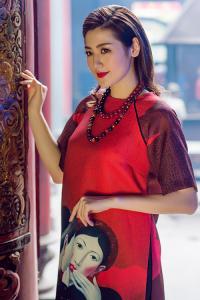 Á hậu Tú Anh khoe vẻ đẹp truyền thống với bộ ảnh áo dài