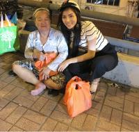 Tiếp bước Hà Hồ, HH Kỳ Duyên cưỡi xe máy từ thiện trong đêm