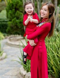 Elly Trần và Cadie Mộc Trà mặc áo dài đôi đẹp phát ghen