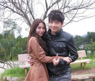 Thời  ngố tàu  của các cặp đôi nổi nhất showbiz Việt