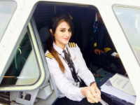 Nữ phi công nổi tiếng trên mạng vì xinh như hot girl