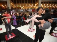 Nóng bỏng cuộc thi hôn của giới trẻ Trung Quốc
