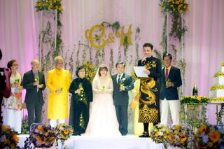 Mr. Đàm lần đầu xuất hiện cùng mẹ sau công khai mẹ nợ nần hàng chục tỷ