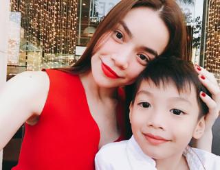  Giật mình  hình ảnh Hà Hồ khi nói chuyện qua video