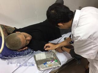 Tuấn Hưng kiệt sức, ngất xỉu sau đêm diễn