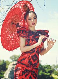 Phương Trinh Jolie khoe sắc trong trang phục Á Đông