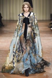Chị em siêu mẫu 9X Gigi Hadid đổ bộ Milan Fashion Week