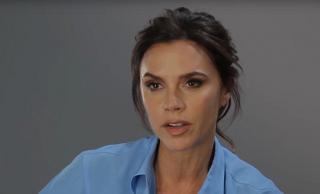 Victoria Beckham: “Không nên mặc cảm tội lỗi mà hãy tự hào khi là một người mẹ bận việc”