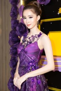 Hoa hậu Thu Thảo nói gì khi bị chê nói tiếng Anh dở tại sự kiện?