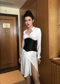 Sao Việt đua nhau biến corset nịt bụng thành phụ kiện thời trang